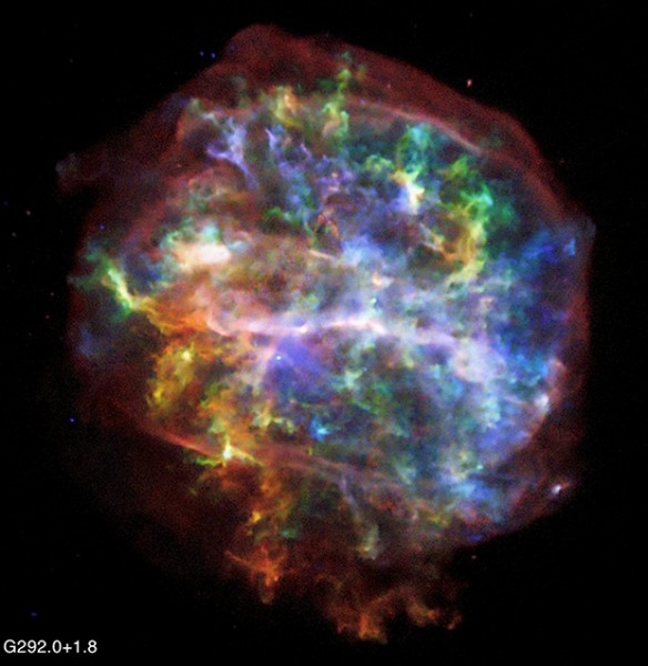 Остаток от взрыва обозначенный как G292.0+1.8.     Поперечник туманности составляет 36 световых лет. 
 Это один из трёх известных на данный момент остатков сверхновых с богатым содержанием этого элемента