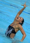 Линда Черрути (Италия) выступает в произвольной программе финальных соревнований по синхронному плаванию