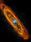 Туманность Андромеды.  —  спиральная галактика типа Sb. Она повер­нута к нам так, что ее главная плоскость составляет угол в 15° с лучом зрения.  Содержит 1 триллион звёзд, что в 2,5-5 раз больше Млечного Пути. 