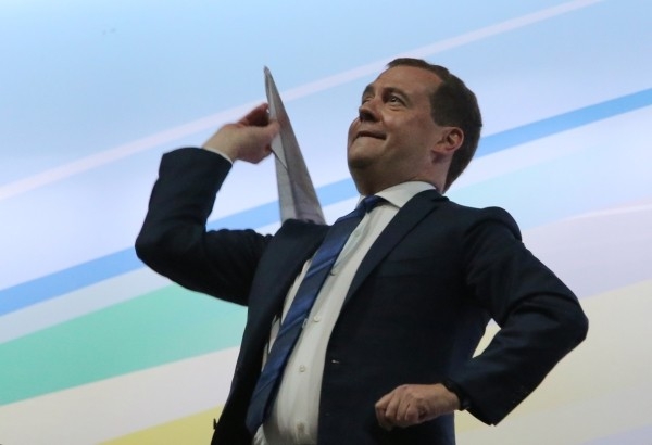 Председатель правительства РФ Дмитрий Медведев выступает во время церемонии закрытия XXVII Всемирной летней Универсиады 2013