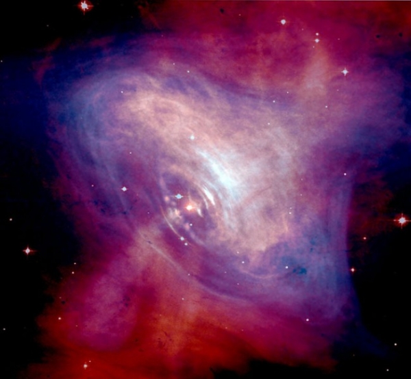  Это остаток сверхновой, взрыв которой наблюдался в 1054 году. Пульсар имеет диаметр порядка 25 км и вращается со скоростью 30 оборотов в секунду. 

На этой фото объединены данные оптических наблюдений Космического телескопа Хаббла (показаны красным цве