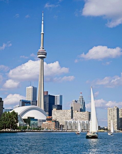 Самое высокое здание в западном полушарии - башня Си-Эн Тауэр в 553 метра находится в канадском Торонто. 