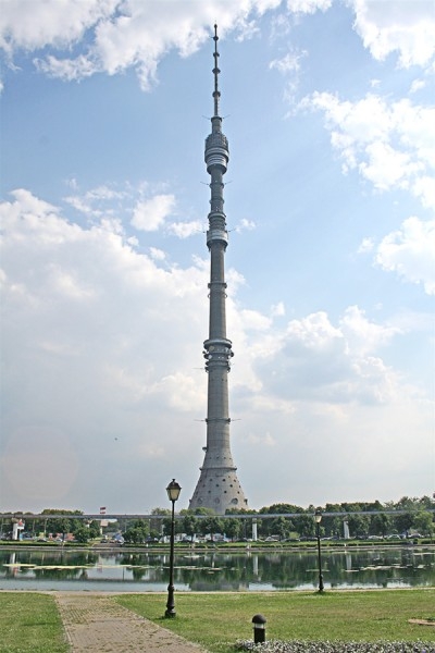 В рейтинг самых высоких зданий мира входит и один из неофициальных символов Москвы - Останкинская башня. Высота здания достигает 540 метров. 