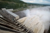 Плотина Зейской ГЭС продолжает удерживать аномальные паводки. Приток воды к плотине станции за последние два месяца возрос от 520 кубометров в секунду до 11,7 тысячи кубометров.
