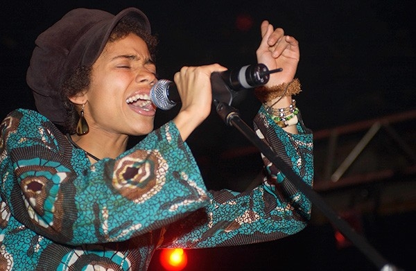 Ннека (Nneka Egbuna) – нигерийская певица в жанре хип-хоп и соул, сегодня работает и живет в Германии. Ннека успешно путешествует со своими концертами по странам Европы и Америки.