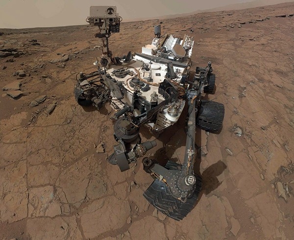 За этот короткий срок аппарат уже успел сделать немало открытий и нашел на Марсе место, где в древности могла существовать жизнь. 