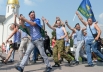 Бывшие десантники идут колонной по Красному проспекту во время празднования Дня воздушно-десантных войск (ВДВ) в Новосибирске