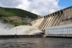 На Зейской ГЭС открыты четыре водослива. На водохранилище проходят холостые сбросы воды, которые предотвращают масштабное затопление территорий Амурской области.