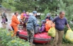 Эвакуация жителей из района паводка в Амурской области.