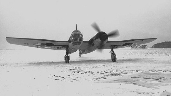 «Бломм+Фосс BV 141» — прототип немецкого разведывательного самолёта. Отличался асимметричным строением планера. Оригинальный вариант самолёта с асимметрично расположенной кабиной и обрубленным горизонтальным оперением, что улучшало обзор.