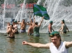 Пограничники купаются в фонтане «Центрального парка культуры и отдыха имени М. Горького». 2007 г.