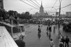 Люди на баррикадах перед Белым домом 21 августа 1991 г.