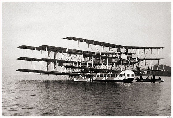 Caproni Ca.60 Noviplano — экспериментальная летающая лодка-авиалайнер. Основное назначение прототипа — обкатка решений перед постройкой 150-местного транс-атлантического лайнера. Самолёт имел необычную аэродинамическую схему: девять крыльев были расположе
