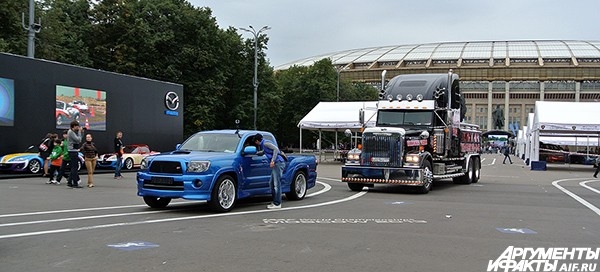 Парад владельцев спортивных автомобилей.