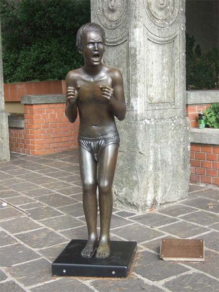В центре Сан-Марино в 2006 году была установлена скульптура Ванди Рензо Жарно в честь погибших во время теракта в Беслане детей.