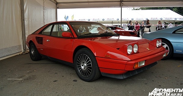 Ferrari Modial 8 стал знаменательным автомобилем для компании в 1980 году. С него машинам начали давать имена собственные, у него появились пассажирские сиденья и двигатель с механическим впрыском Modial 8 располагался поперёк за спинками сидений.