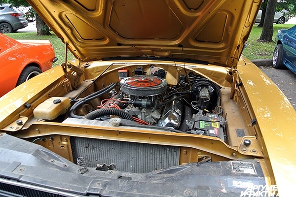 Ещё один мастодонт 70-х – Dodge Charger R/T 1969 года. Под капотом V8 объёмом 6,3 л.