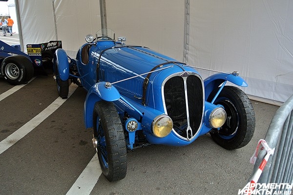 Очень редкий гоночный автомобиль Delahaye 13 Competition Court 1935 года выпуска под управлением известного гонщика Рене Дрейфуса в 1937-м занял третье место на 24-часовой гонке в Ле-Мане.