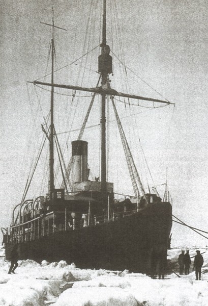 Ледокол «Вайгач», заложенный на Невском судостроительном заводе в 1907 году, стал первым советским ледокольным пароходом. «Вайгач» был спущен на воду в 1908 году, а уже на следующий год вступил в строй. До 1915 года числился транспортом и входил в состав 