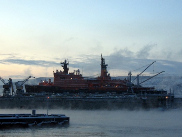 Атомный ледокол «Россия» был заложен на Балтийском заводе им. Серго Орджоникидзе в 1981 году, а на воду спущен в ноябре 1983 года. Этот ледокол стал лишь четвёртым атомным судном и на протяжении последних лет оставался самым старым действующим судном с яд