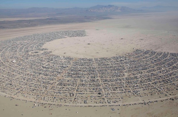 С высоты территория Burning Man похожа на небольшой город. В этом году фестиваль собрал 68 тысяч человек.