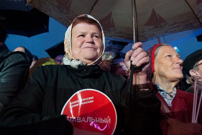 На митинг-концерт в поддержку в кандидаты в мэры Москвы Алексея Навального на проспекте Сахарова пришли, по разным данным, от двух до двадцати тысяч человек