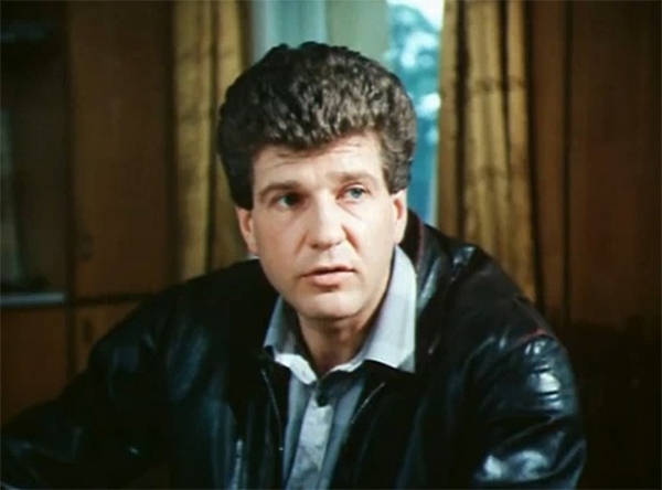 В 1989 году Игорь Костолевский сыграл главную роль в детективе «Вход в лабиринт», снятой по мотивам повести братьев Вайнеров.