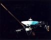 В рамках программы «Вояджер» также был запущен зонд «Вояджер-2». Это первый и пока единственный аппарат, достигший Урана и Нептуна. Аппарат продолжает движение со скоростью 15 км/с.