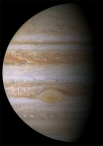 Аппарат «Кассини» также известен тем, что передал на Землю множество детальных и красочных фотографий объектов Солнечной системы в самых разных условиях. Эта фотография Юпитера позволила ученым совершить в прорыв в изучении атмосферы Юпитера.