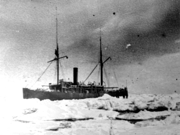 Ледокол «Таймыр». Это судно было построено в 1909 году на Невском судостроительном заводе, после чего использовалось в рамках экспедиции в Северном Ледовитом океане. Во время Первой мировой войны ледокол использовался в качестве военного судна, для чего б