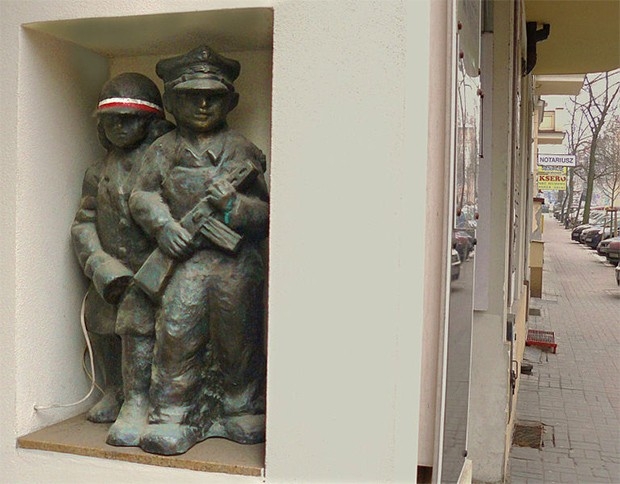 В Познани установлен памятник детям июня 1956 года. Монумент выполнен в форме малой скульптуры и располагается в нише дома по Млынской улице. Памятник посвящён детям, участвовавшим в событиях Познанского восстания 1956 года, когда демонстрации рабочих, не