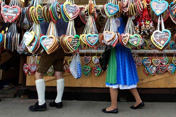 Праздник проводится в середине сентября - начале октября на лугу Терезы. Продолжительность фестиваля обычно составляет 16 дней.