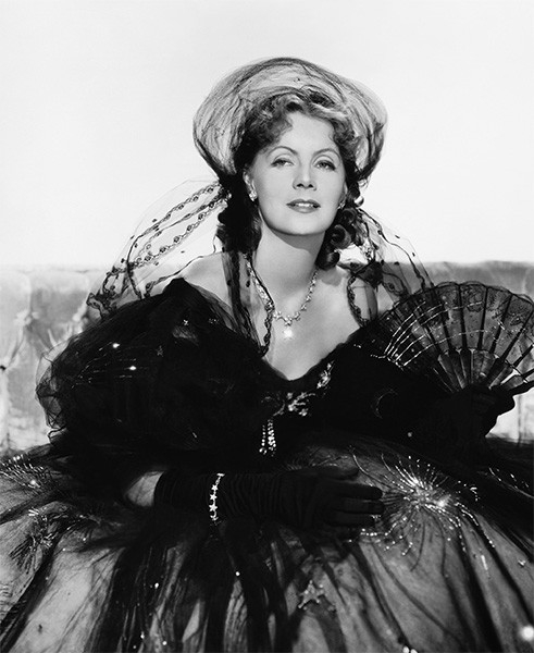Роль Маргариты Готье, исполненная Гретой Гарбо, стала одним из классических гламурных образов Голливуда, а фильм «Дама с камелиями» - одним из самых успешных с коммерческой точки зрения в карьере актрисы.