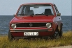 Volkswagen Golf 1974 года. Производство машины по дизайну итальянца Джорджетто Джуджаро началось в 1974 года, с тех пор автомобиль претерпел несколько модификаций, а в 2013 году был представлен Golf седьмого поколения. Этот автомобиль стал родоначальником