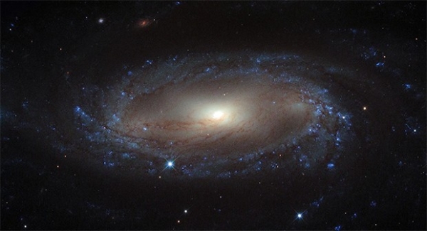 Спиралевидная галактика IC 2560. Расположена в 110 млн световых лет от Земли в галактике Насос. Фото сделано телескопом «Хаббл», опубликовано в сентябре 2013 года.