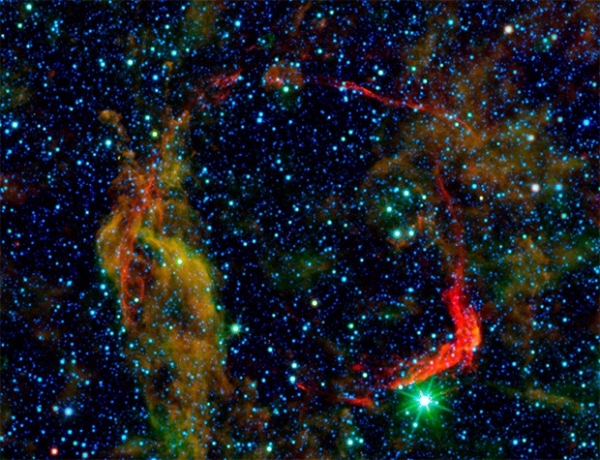 Туманность RCW86, остаток сверхновой SN 185. Это самая старая из известных учёным сверхновых звёзд - свет от неё достиг Земли в декабре 185 года. Расположена на расстоянии 3000 световых лет от Земли.