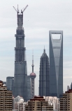 Шанхайская башня (632 м). Этот небоскрёб в данный момент строится в районе Пудун в Шанхае. По завершении строительства здание станет самым высоким в Шанхае. Окончание работ запланировано на 2014 год, но к началу августа текущего года здание уже было достр