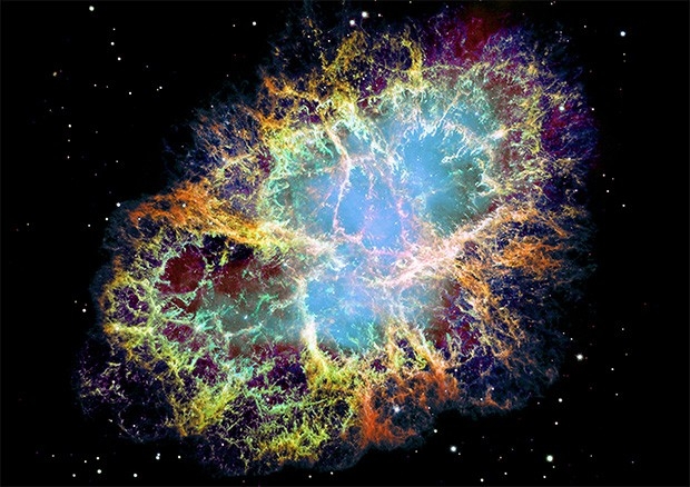 Крабовидная туманность, остаток от сверхновой SN 1054. Расположена на расстоянии около 6500 тысяч световых лет от Земли. В центре туманности располагается пульсар. Эту туманность выступает в качестве источника излучения для изучения небесных тел, которые