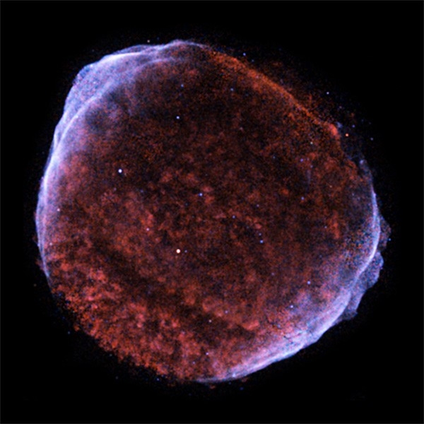 Сверхновая SN 1006. Свечение этой сверхновой достигло поверхности Земли мае 1006 года. Расположена на расстоянии 7200 световых лет от нашей планеты.