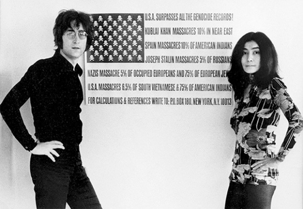 Джон Леннон и Йоко Оно в документальном фильме «США против Джона Леннона» (The U.S. vs. John Lennon). Картина рассказывает о становлении Леннона в качестве антивоенного активиста, а также о давлении, которое оказывала на музыканта администрация президента