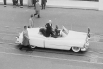 Президент США Дуайт Эйзенхауэр вместе с Первой леди Мейми Эйзенхауэр на Cadillac Eldorado Convertible на параде инаугурации. 20 января 1953 года.