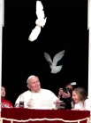 Первое появление Иоанна Павла II на публике после одной из госпитализаций. 2 февраля 2005 года.