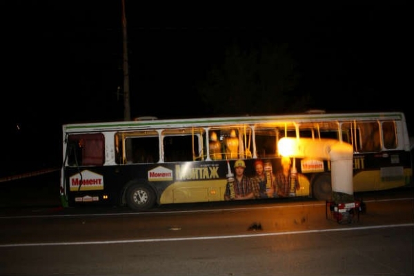 20:00: на месте взрыва в автобусе работают специалисты МЧС и ФСБ