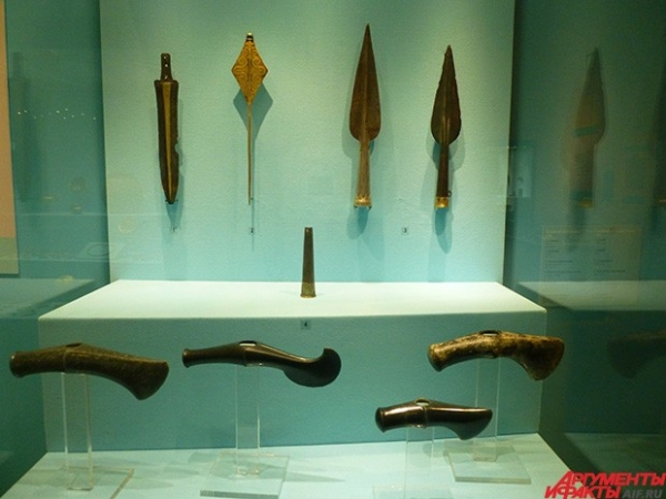 Бородинский клад. Около него каждого, кто учился на истфаке, пробивает холодный пот. На экзамене по археологии нужно было перечислить и описать ВСЕ предметы, которые входили в него. Желательно ещё и нарисовать. Впрочем, такой почёт неудивителен – с него, 