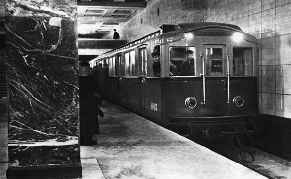 Вагон типа А на станции метро «Сокольники», 1935 год.