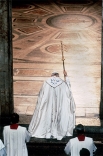 Иоанн Павел II у Священной Двери в Соборе Святого Петра в Ватикане. 25 марта 1983 года.