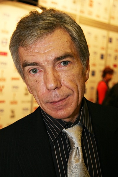 Юрий Николаев прежде чем перейти на Гостелерадио СССР с 1970 по 1975 годы работал в Театре им. А. С. Пушкина. Первые два года на телевидении Николаев работал внештатно, а полностью оформлен на Гостелерадио он был с 1975 года.