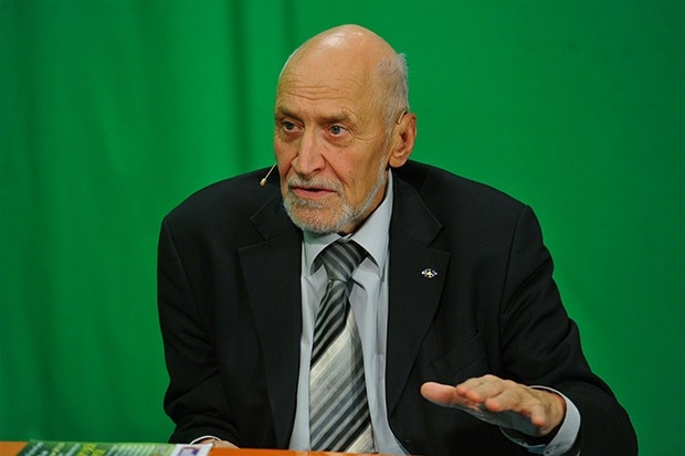 Николай Дроздов известен тем, что с 1977 года является бессменным ведущим программы «В мире животных», а также ряда других передач о дикой природе. Дроздов является избранным членом Академии российского телевидения, лауреатом ордена «За заслуги перед Отечеством».