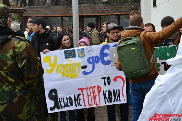 Студенты выступают и агитируют за ассоциацию Украины с Евросоюзом