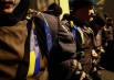 Интересно, что некоторые киевские милиционеры открыто выражали солидарность с митингующими.